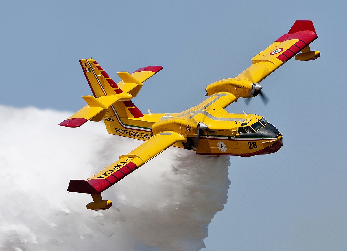 Water bomber canadian pilot skills waterbomber got throttlextreme