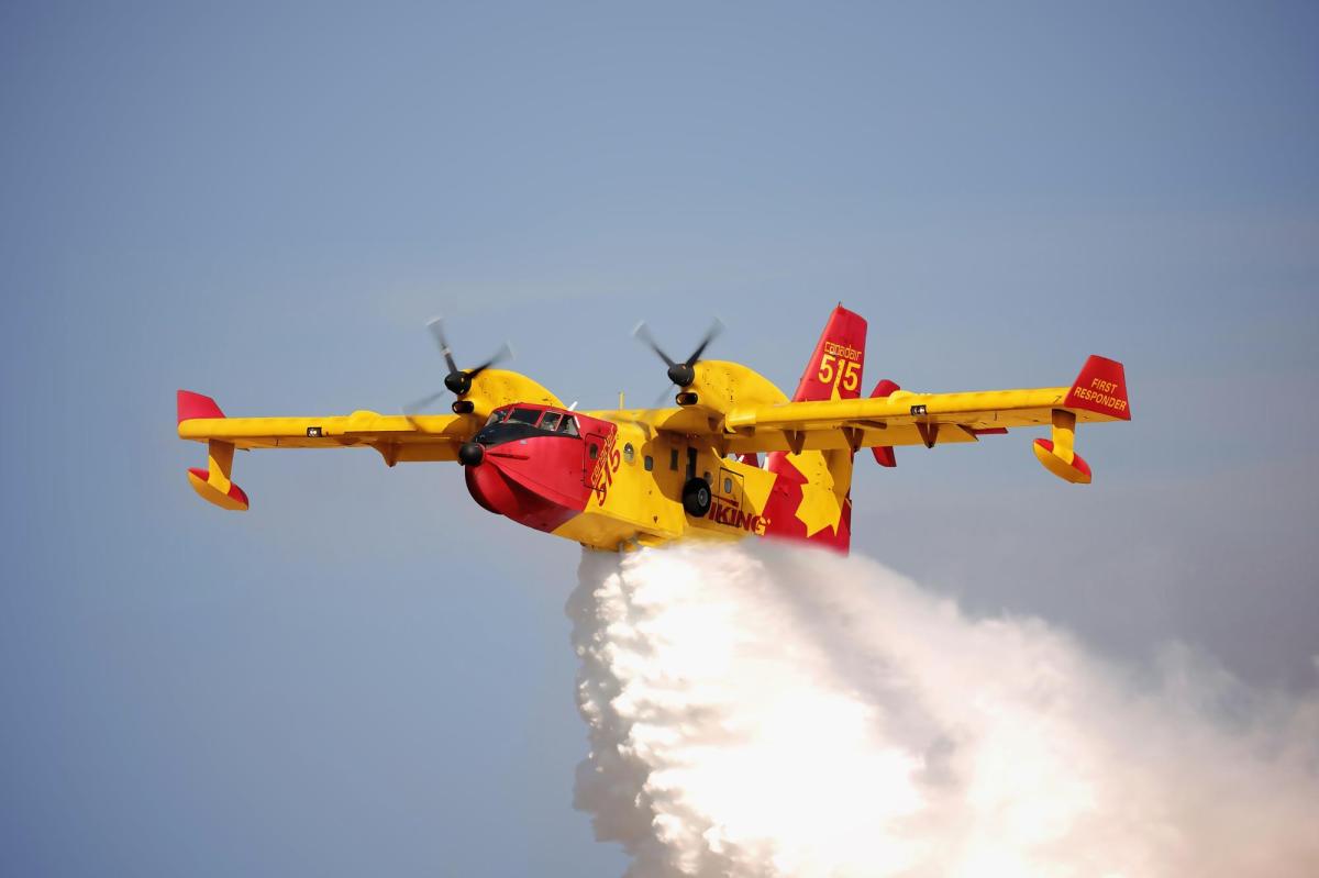 Canadian super scooper plane