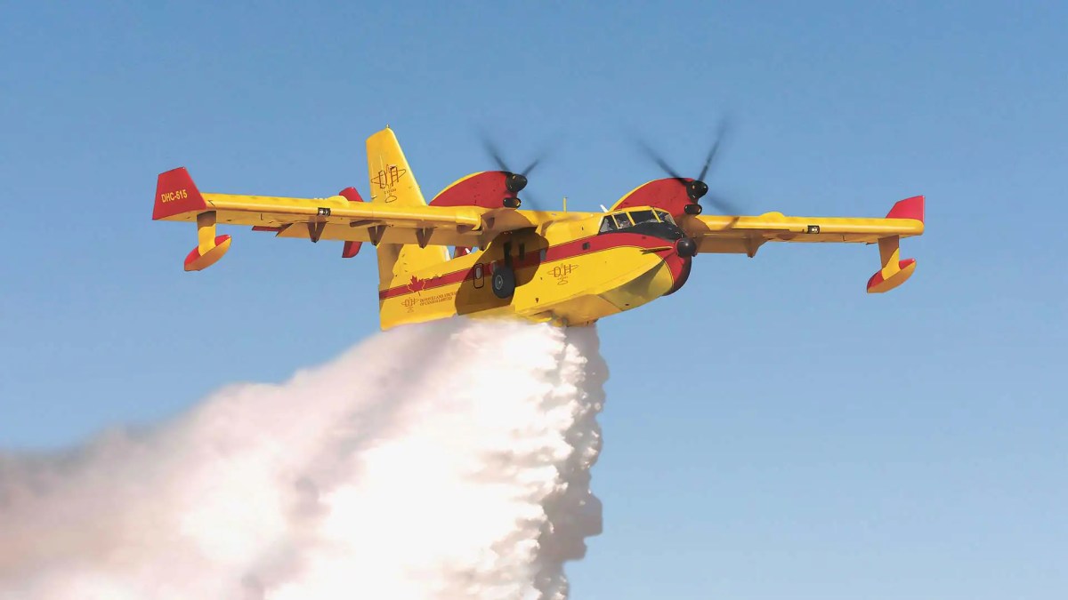 Canadian super scooper plane